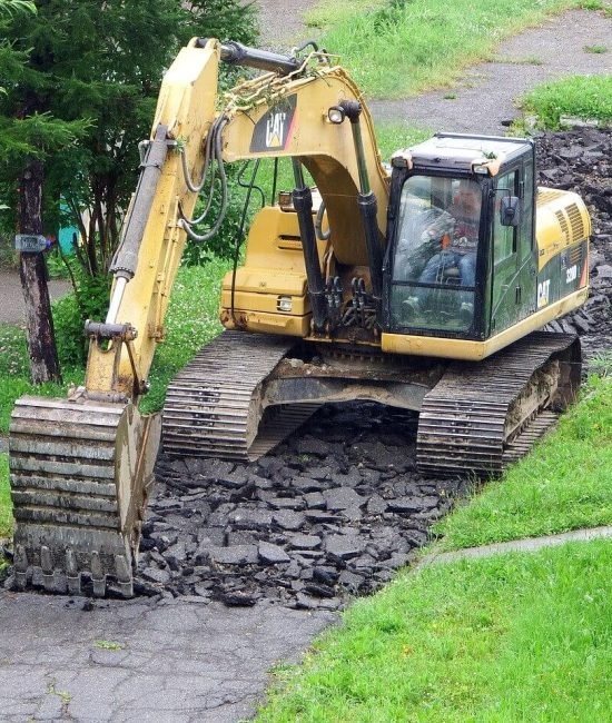 excavator-2682223_1280-1